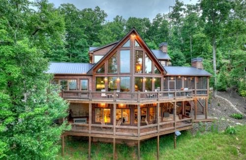 Morganton Villa | Gorgeous views, pool table, & more! - Honey Hill