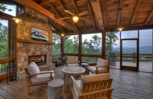 Morganton Villa | Gorgeous views, pool table, & more! - Honey Hill