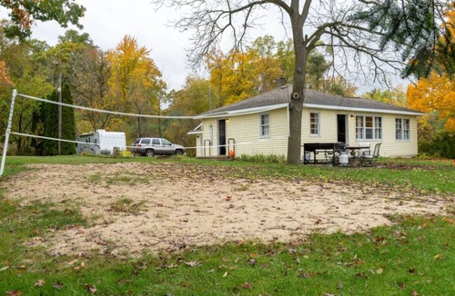 Grand Rapids House | Gr Campau Lake Cottage |Spa, Firepit & Lake Access