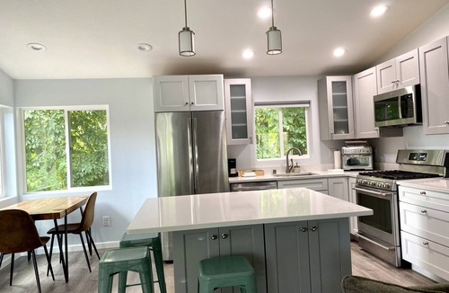 Spenard House | Great Anchorage Mid-Town Location