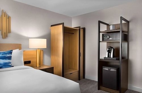 Milpitas Hotel | Great Deal! Modern Living Near Winchester Mystery House! Outdoor Pool Available!
