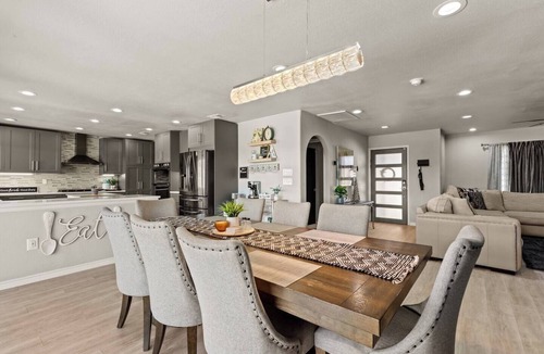 West San Antonio House | Great Location-Huge Pool | Sleeps 14 | 2 King Beds