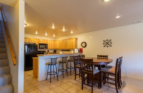 Moab South Valley House | GREAT RATES. Pool/Wifi/Hot Tub/Tennis/W&D/2-Car Garage. 1500 Sq.Ft