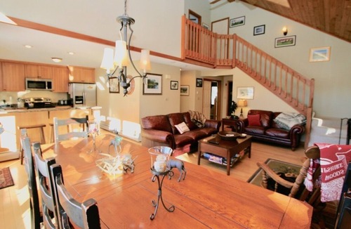 Carroll House | Great Ski Area Views, Child ready Town House. New for 2024 Air conditioning