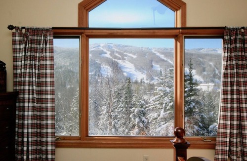 Carroll House | Great Ski Area Views, Child ready Town House. New for 2024 Air conditioning