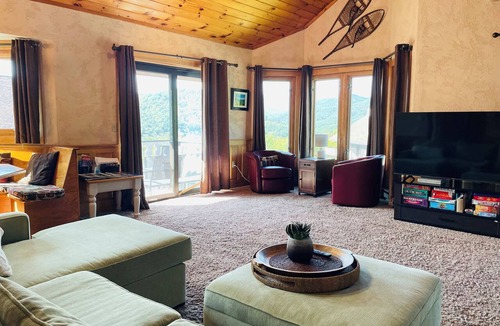 Jackson Condo | GREAT Views+ Location/5 min to Story Land, 3 Bedrms/Pickleball/AC + ski.