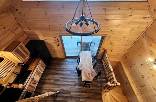 Scio Cabin | Group Friendly Cabin with Spa on the Deck near Tappan Lake in Ohio