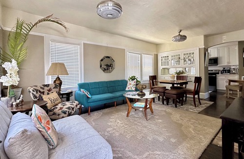 Oakland House | Group Friendly-Fast WiFi-freeParking-Private YD & Patio-Centrally located