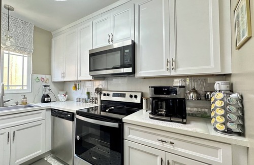 Oakland House | Group Friendly-Fast WiFi-freeParking-Private YD & Patio-Centrally located