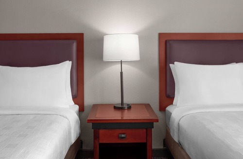 Downtown Hotel | Groups Best Choice: Cozy Suite w/Full Kitchen, Balcony & Daily Fresh Cookies