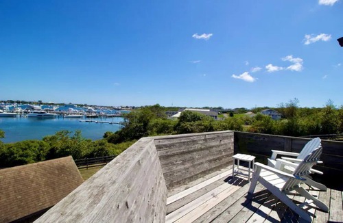 New Shoreham Cottage | Guppy Cottage-3BR 3BA-Views of Great Salt Pond