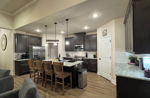 Shenandoah House | Gusty’s NEW 5BR/3BA 6 Beds Sleeps 11 Near Kyle Field