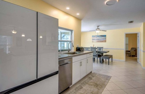 Eight Lakes House | Happy Cape 65, a spacious 3-bedroom, 2-bathroom retreat in beautiful Cape Coral.