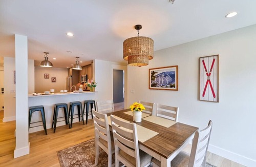 Stowe Apartment | Harlow Suite at 109 Main