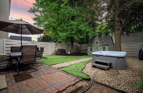 Merion Village House | Harry Potter Loft with New Hot Tub | German Village | Cozy Cobblestone