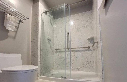Newhall House | Hassle-free Stay! Minutes to Pruneridge Golf Club! FREE Parking On-site!