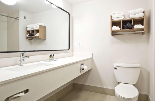 West Alameda Hotel | Hawthorn Suites by Wyndham-Oakland/Alameda