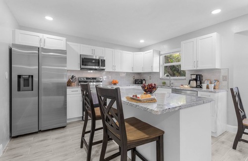 Trafalgar House | Heated Pool, Family Friendly, Outdoor Lounge - Shore Beats Working - Roelens