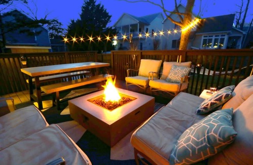 Country Club Estates House | Heated Pool, Hot Tub, Deck & LINENS/TOWELS too!