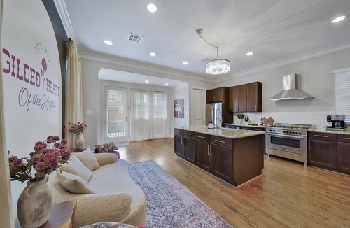 Shady Acres House | Heated Private Pool, Game Room, 3100 sqft Heights House, 3 suites, 25 Min to NRG