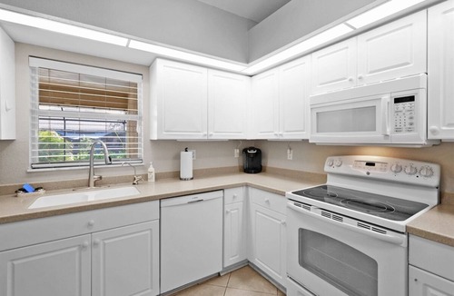 Mariner House | Heated saltwater pool, newly furnished - Villa Tropical Paradise.