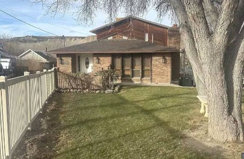 Price House | Helper Hideaway: 2 acres, Hot Tub, Fire Pit, 10ppl