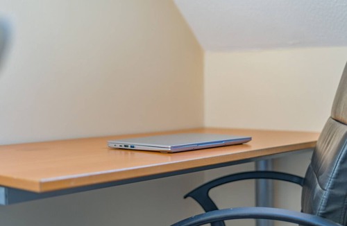 Hersham House | Hersham Apartment – Ideal for Work & Relaxation - Pass the Keys