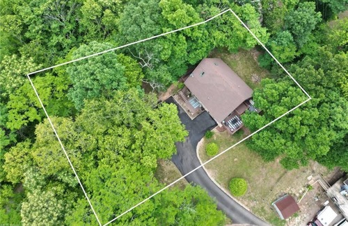 Marietta Cabin | Hillside Hideaway in Marietta, OH: 4 beds, 2 baths, stunning views!