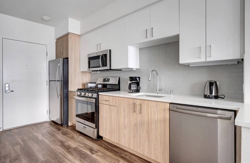 Oakland Ave - Harrison St Apartment | Hip Oakland Studio w/Gym, Pool & AC, 2 min walk to Target, by Blueground