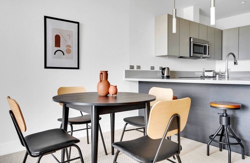 The Villas Apartment | Hip Santana Row 1BR w/Pool & Gym, 10 mins to Google, by Blueground