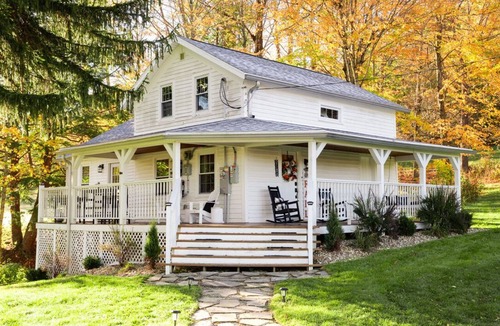 Bellville House | Historic 5-Acre Farmstay: Hot Tub, Sauna, Fishing Pond, Fire Pit, Pet-Friendly!