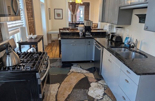 The Gate Condo | Historic Benton Park Retreat - Walk to Dining, Breweries & Entertainment