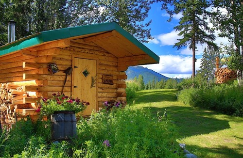Mentasta Lake Cabin | Historic Cozy Off-Grid Cabin with Creekside Steam Sauna near Log Cabin Creek, Tok, Alaska