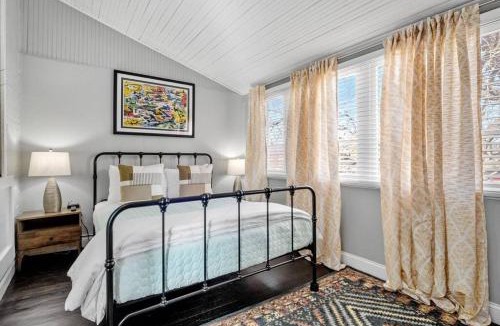 Shaw House | Historic Shaw Home Sleeps 14 Near Zoo & Arch