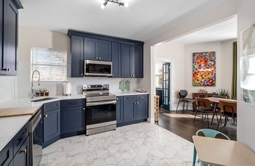 Shaw Apartment | Historic Shaw Home Sleeps 14 Near Zoo & Arch