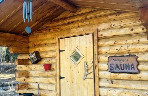 Mentasta Lake Cabin | Historical Cozy Off-Grid Cabin with Creekside Sauna near Log Cabin Creek, Tok Alaska