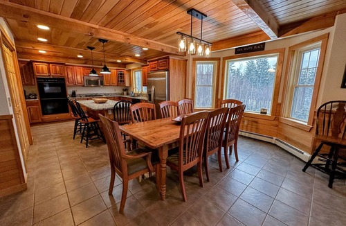Carroll House | HL96 Single family home with views and lots of space! Privacy, convenience, AC and Dog Friendly!