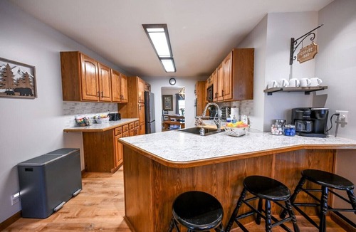 Rockbridge House | Hocking Hills Luxury Retreat-5BR-Hot Tub-Game Room-Fire Pit-5 Wooded Acres