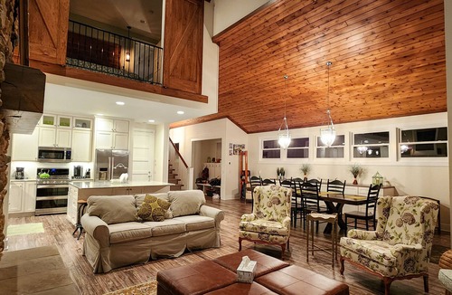 Coral House | Holiday Haus: Sandy Beaches, Warm Waters, and Summer Memories Await