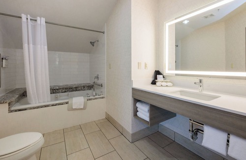 Northwest Berkeley Hotel | Holiday Inn Express Hotel & Suites Berkeley by IHG