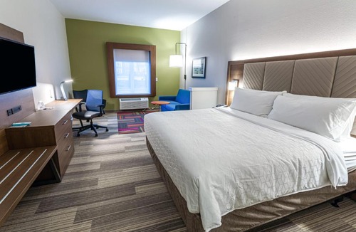 Crosswoods Hotel | Holiday Inn Express & Suites - Columbus - Worthington by IHG
