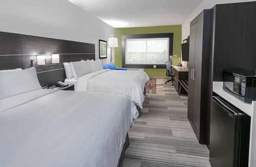 College Station Hotel | Holiday Inn Express & Suites Bryan - College Station by IHG