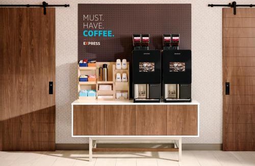 Easton Hotel | Holiday Inn Express & Suites Columbus - Easton Area by IHG