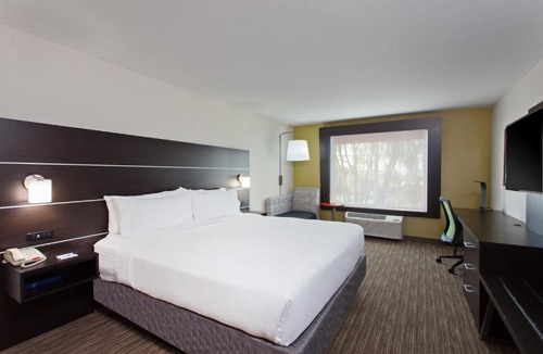 Oakland Hotel | Holiday Inn Express & Suites Oakland - Airport by IHG