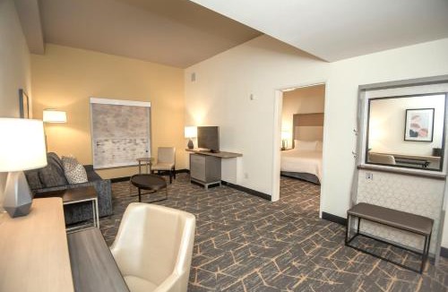 Oakland Hotel | Holiday Inn & Suites Oakland - Airport by IHG