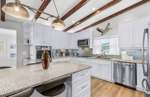 Mid Island House | HOLIDAY SHORES BEACH COTTAGE! WATERFRONT! DOCK! WALK TO BEACH! PET FRIENDLY!