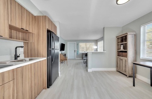 North Beach Apartment | Hollywood Beach 1BR Getaway | WiFi + AC