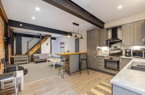 Exeter Apartment | Holy Place 42