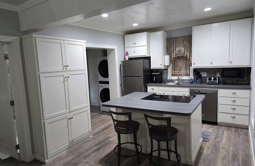 Clifton House | Home away from home. Cozy 1-bedroom house in awesome Clifton with AC