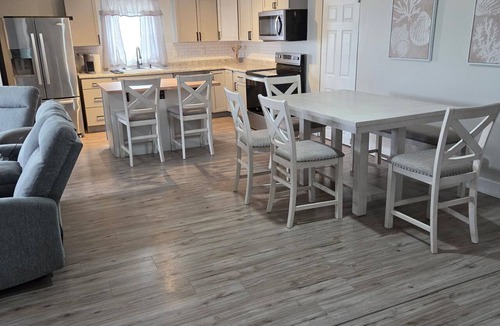 Mount Vernon House | Home is minutes to Kenyon, Nazarene Colleges, and Apple Valley Golfing